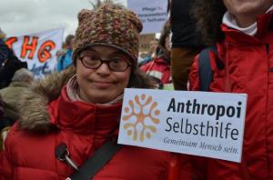 Kundgebung 7.11.2016 Berlin Plakat Anthropoi Selbsthilfe