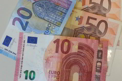 mehrere Euro-Geldscheine sind abgebildet