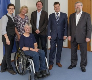 Das Foto zeigt des Sprecherrat des Deutschen Behindrtenrats zusammen mit Jürgen Dusel